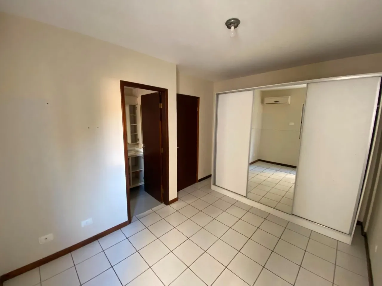 Furnished 111 m² apartment with 3 bedrooms and balcony — photo 12