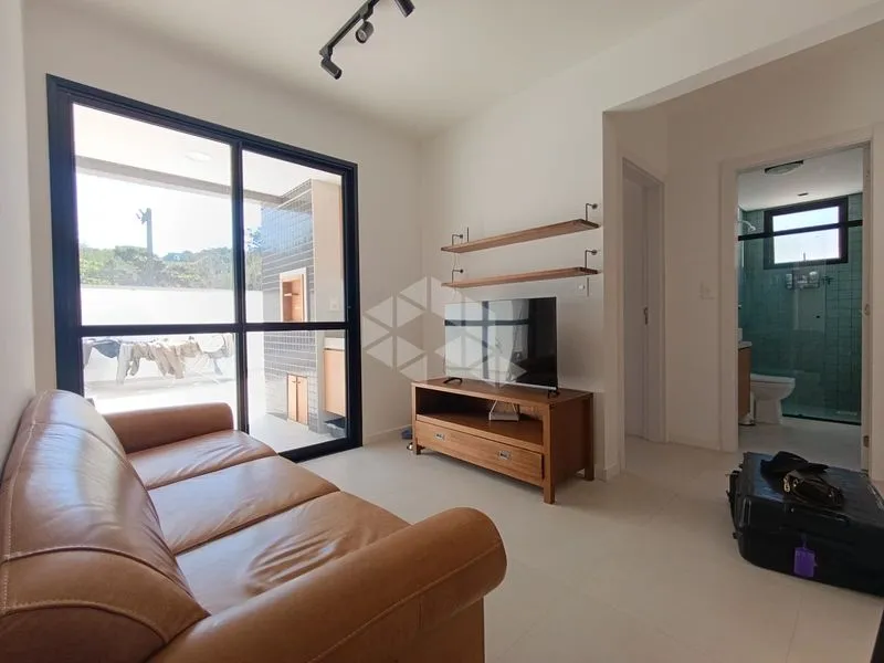 Apartamento amueblado de 2 habitaciones con jardín privado — photo 4