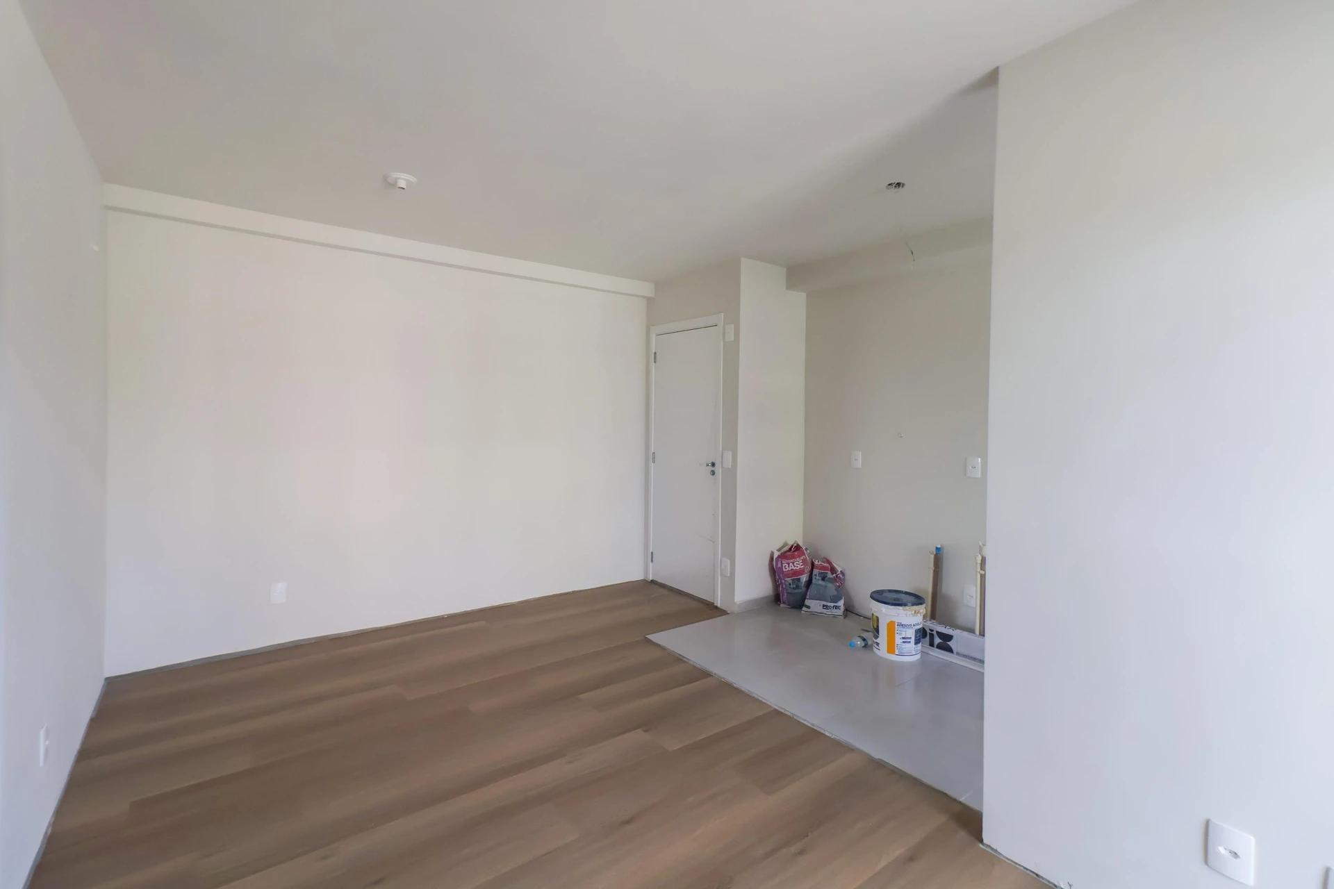 3-bedroom apartment with a grill on the balcony in Curitiba — photo 26