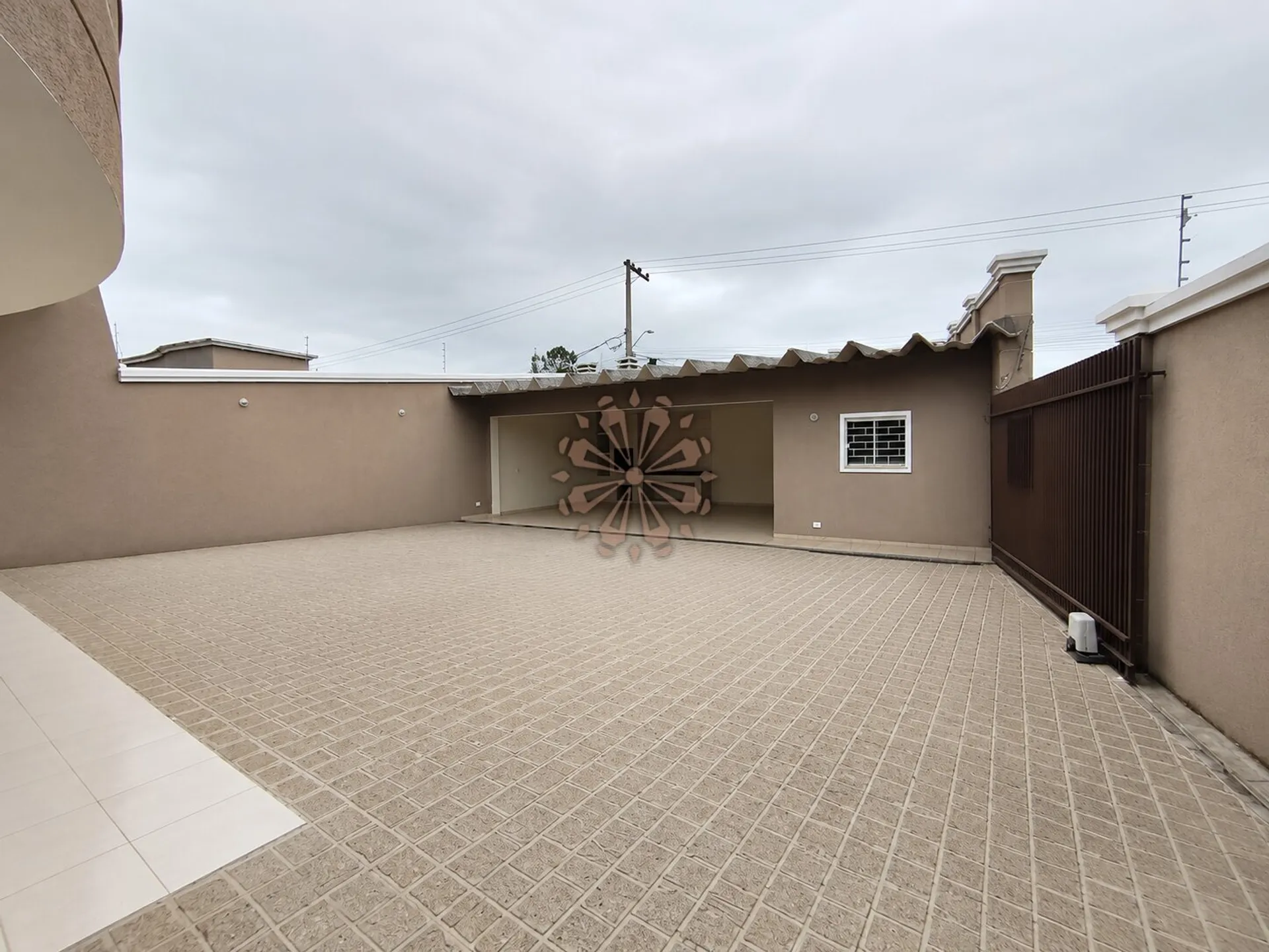 House with 3 bedrooms and 3 bathrooms across 250 m² — photo 27