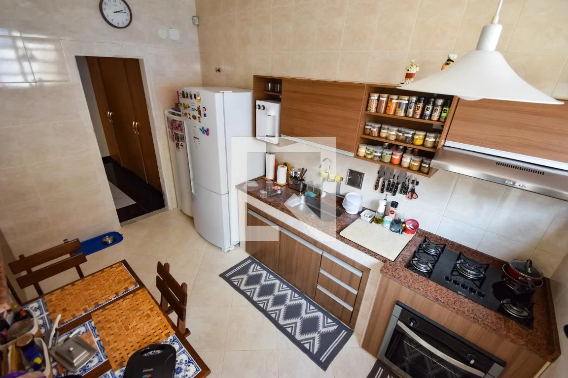 Casa mobiliada com 6 quartos e 3 suítes com jardim e BBQ — photo 14