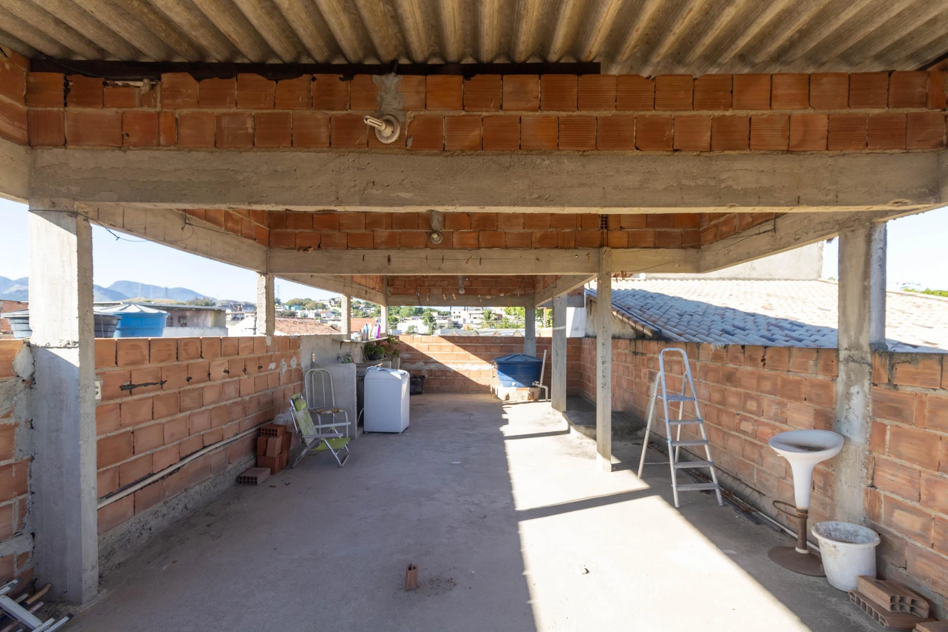 Casa mobiliada com 3 quartos e cozinha com fogão a gás — photo 48