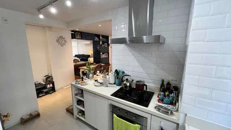 Furnished 3-bedroom apartment with 3 bathrooms — photo 21