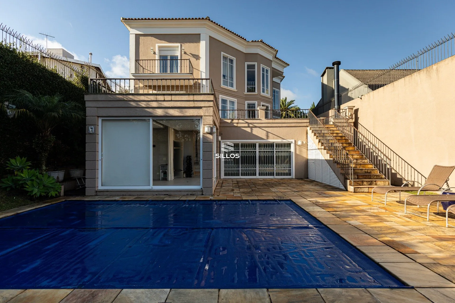 Rental house with 4 en-suite bedrooms and 7 baths