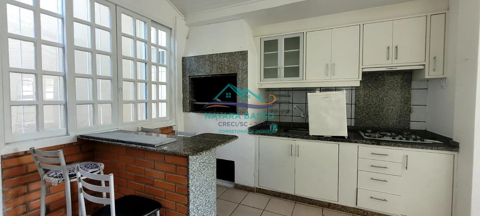 4-bedroom house with a connected open-plan kitchen — photo 14