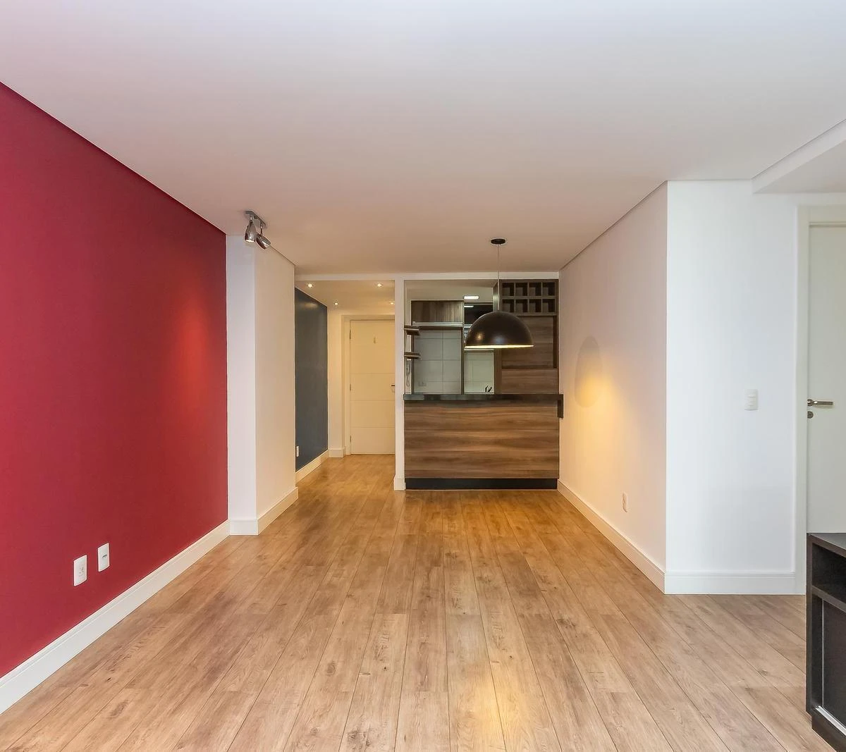 Квартира 71 м² с застеклённым балконом и панорамными окнами — photo 24