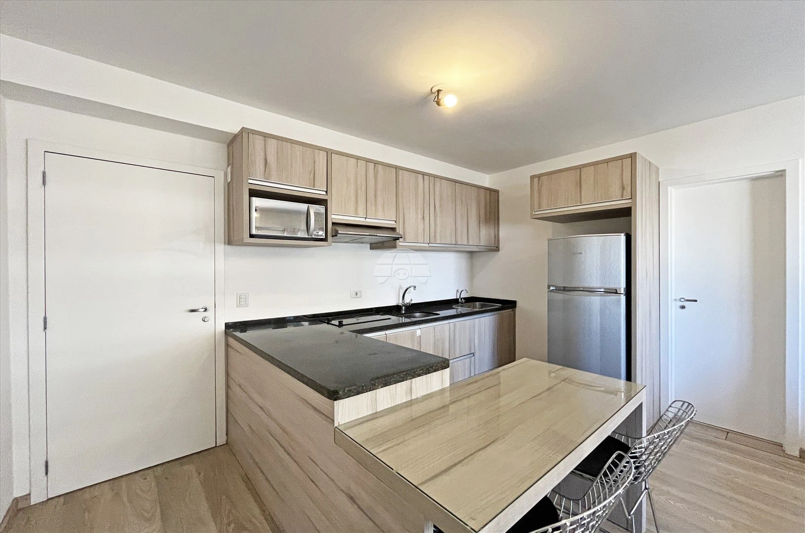 Studio mobiliado de 34 m² com cozinha integrada — photo 2