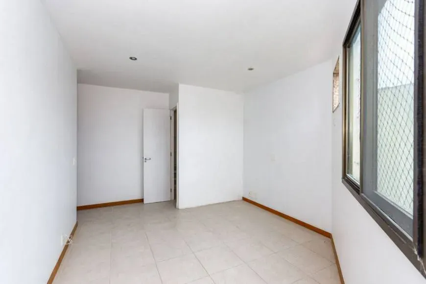 183 m² apartment with a walk-in closet and a bathtub — photo 28