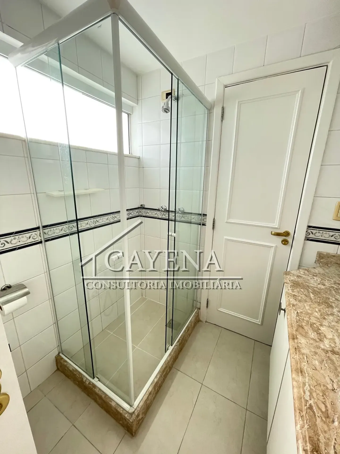 4 quartos e banheira: casa de 650 m² — photo 39