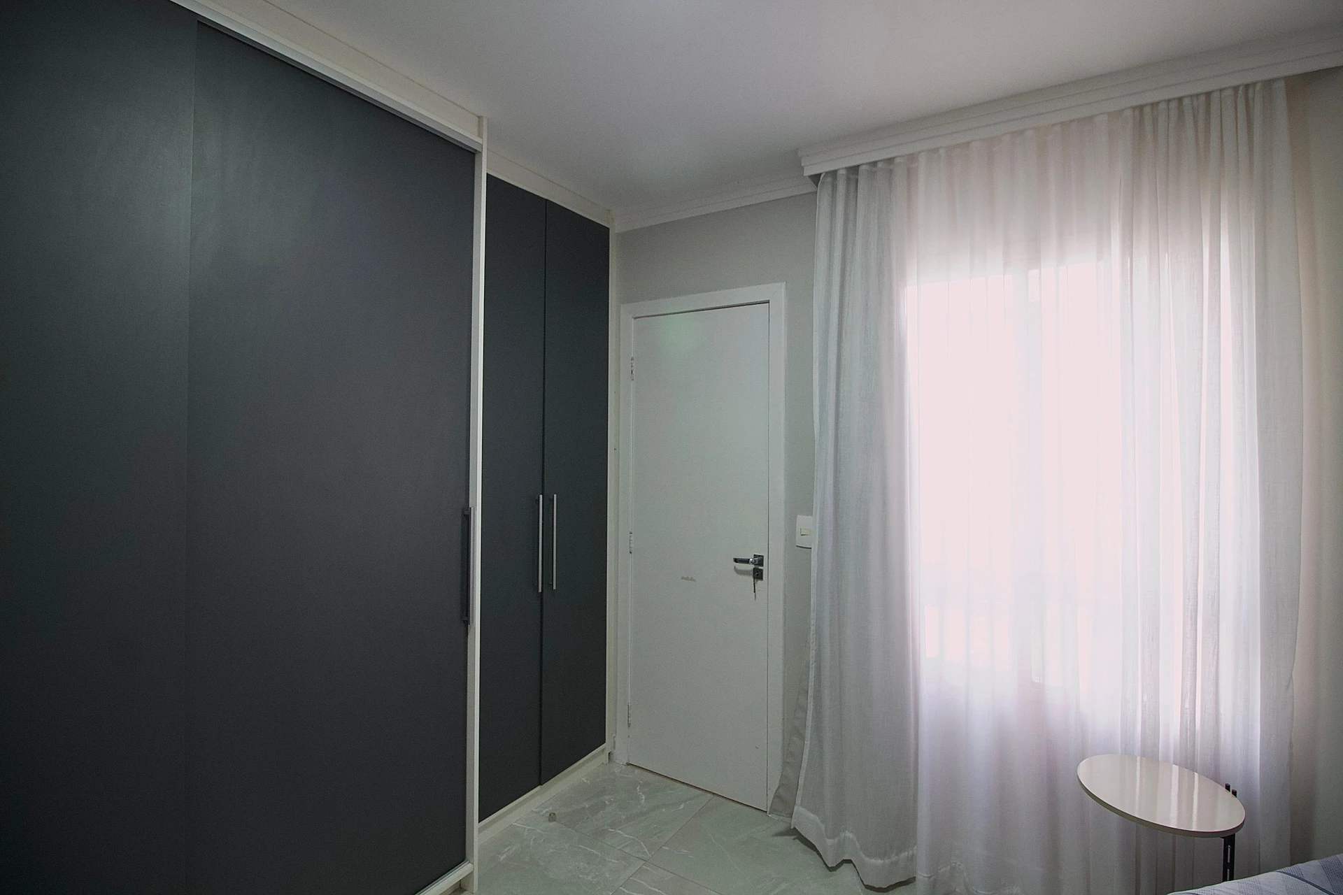 Floor-to-ceiling windows in a 2-bedroom apartment, 100 m² — photo 23