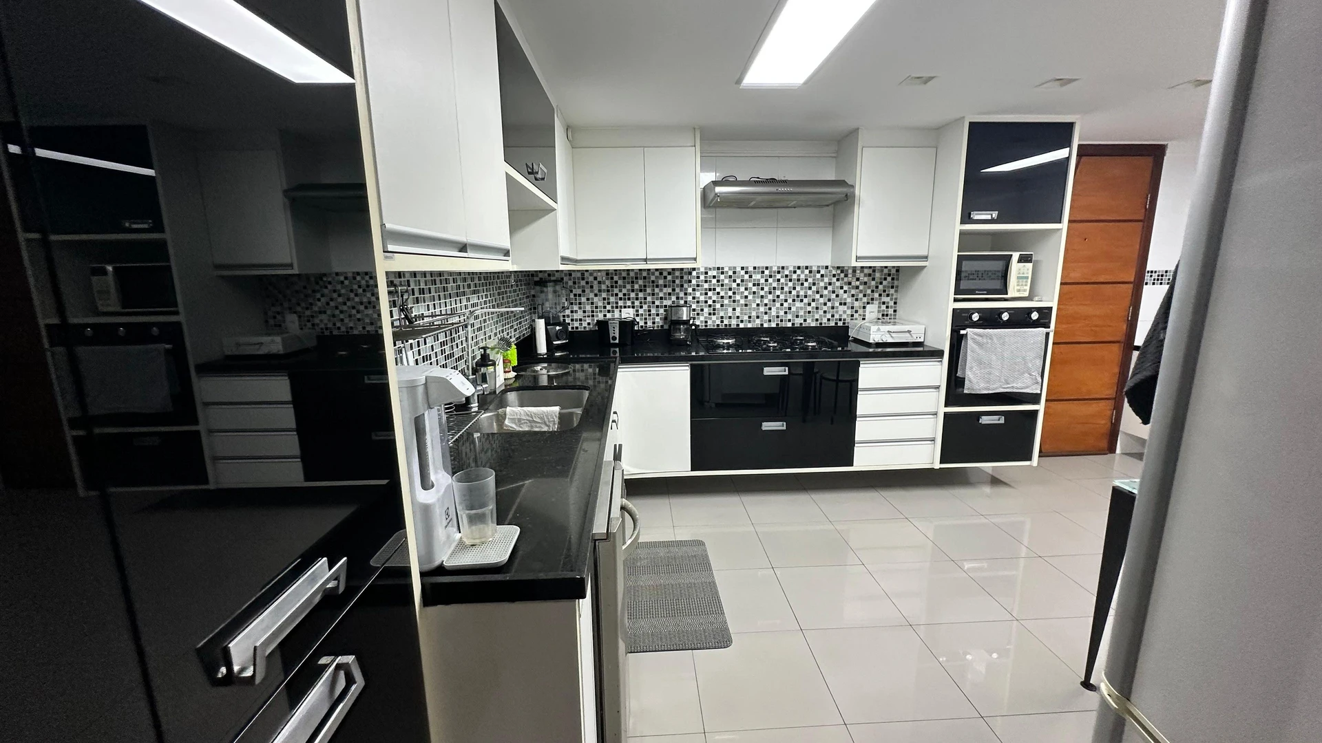 300 m² apartment with a washing machine and a dishwasher — photo 63