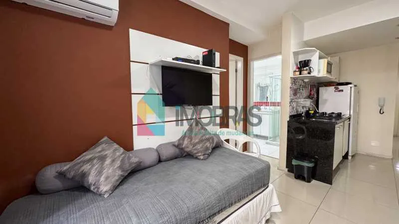 Furnished 1-bedroom apartment with open-plan kitchen — photo 17