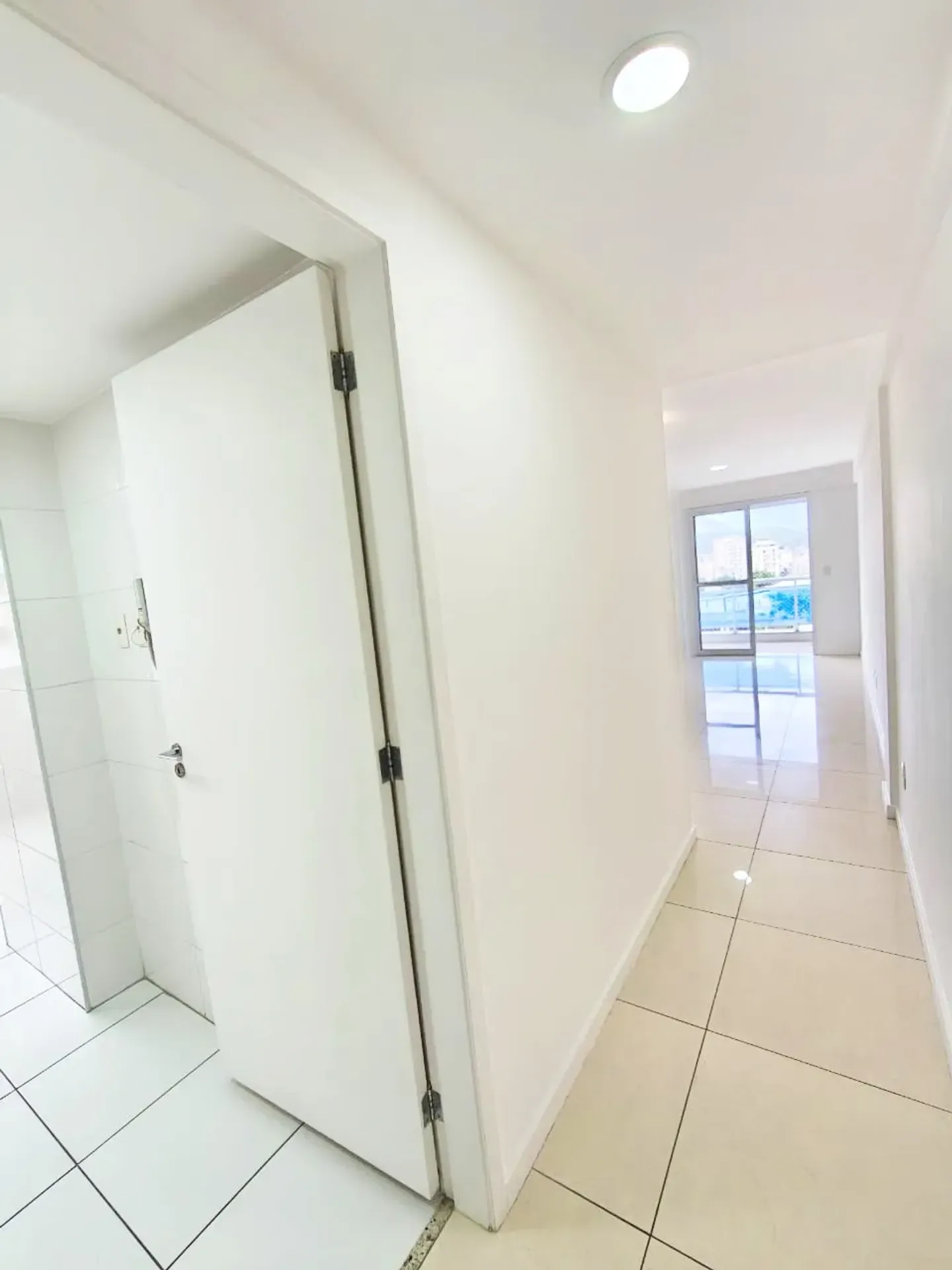 2-bedroom apartment with balcony, closed kitchen — photo 5