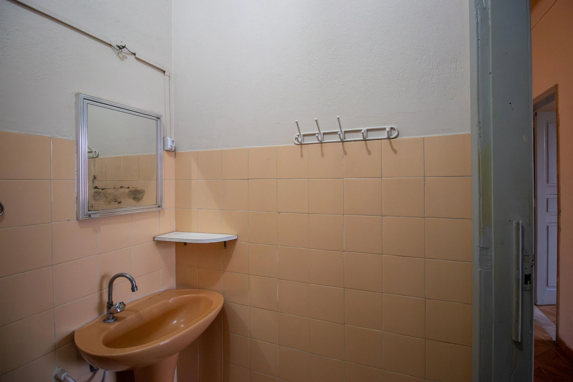 2-bedroom apartment with 1 bathroom and no parking — photo 6