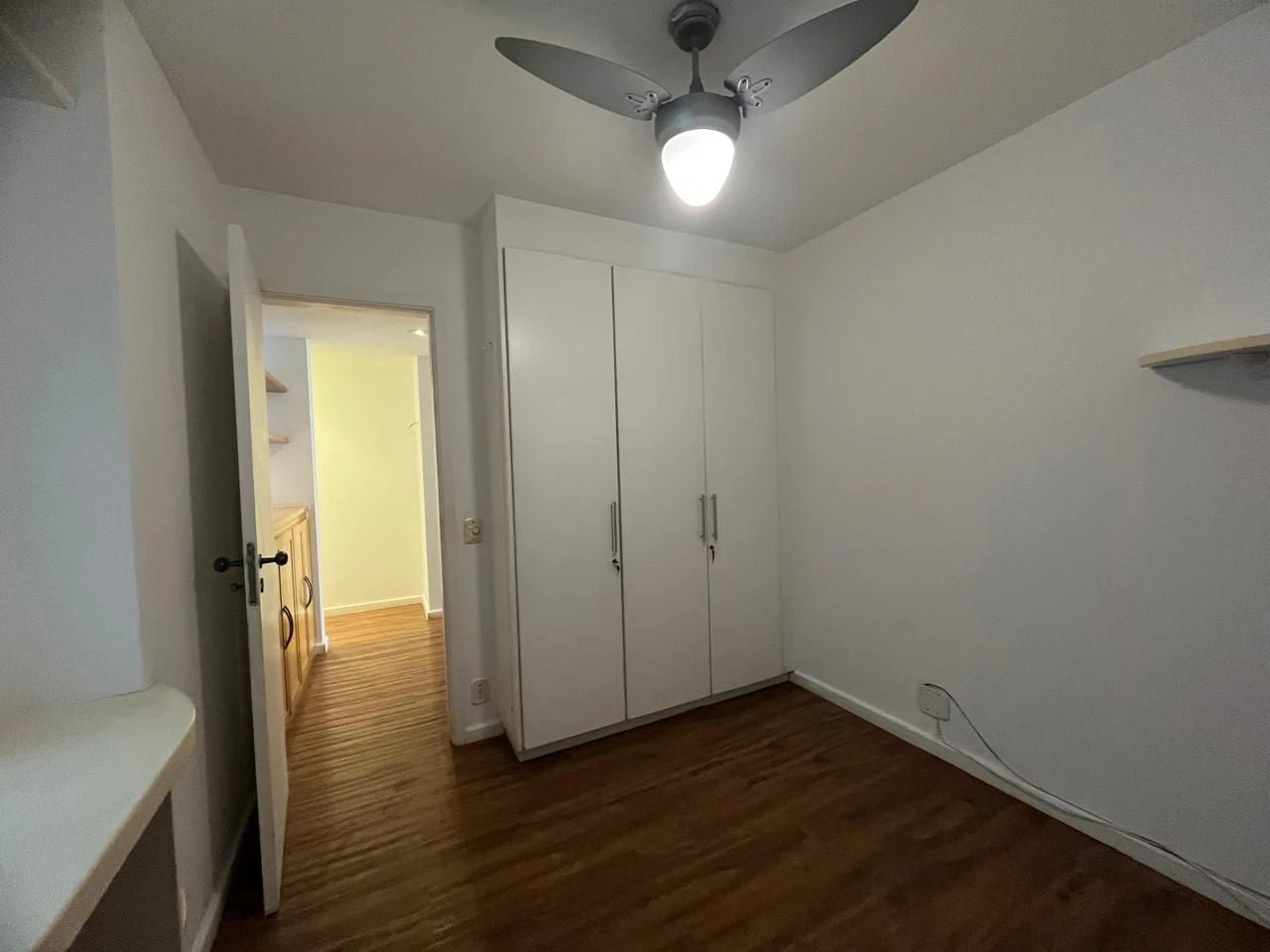 Glass-enclosed balcony in a 3-bedroom apartment, 160 m² — photo 13
