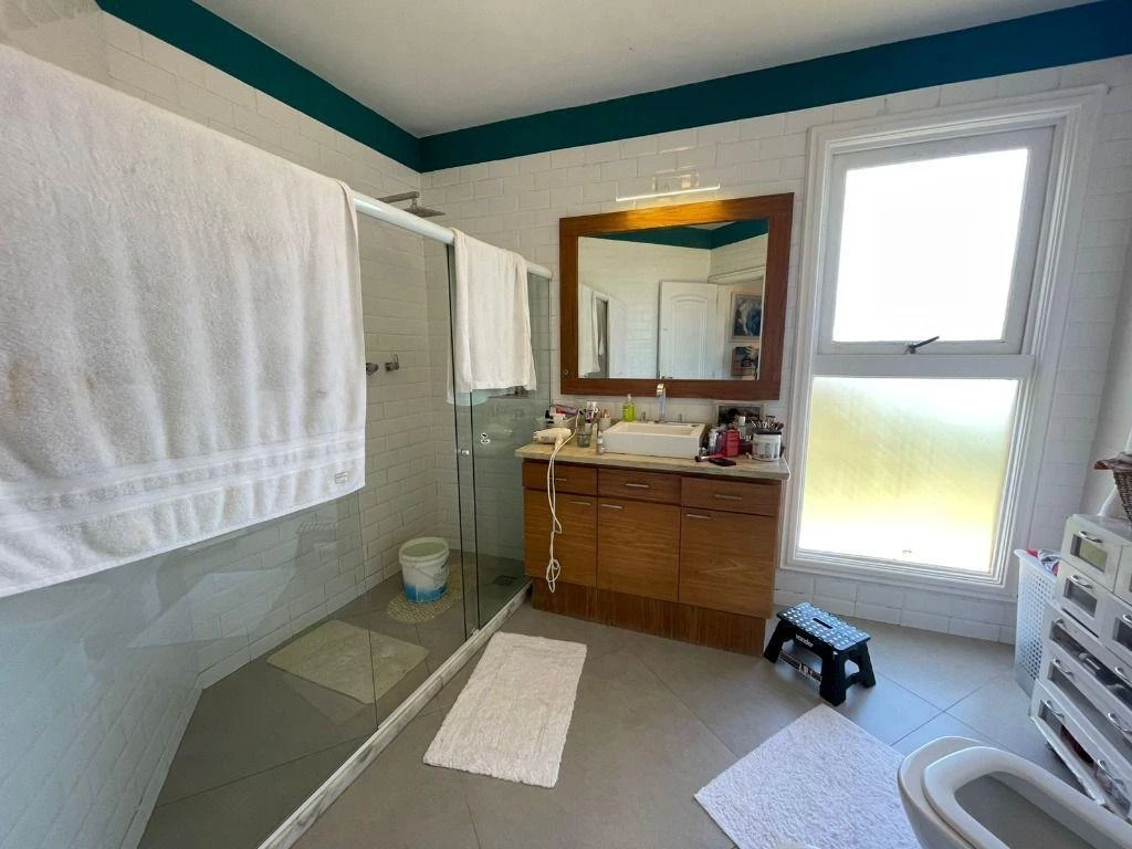 Duplex house with a closed kitchen and glass showers — photo 6