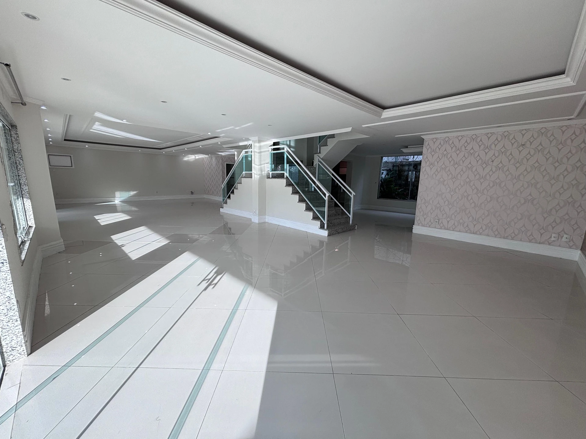Condo house with 6 bedrooms and a balcony grill — photo 64