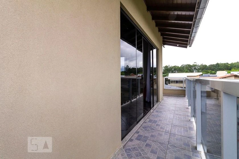 Unfurnished 1-bedroom apartment with a private garden — photo 12
