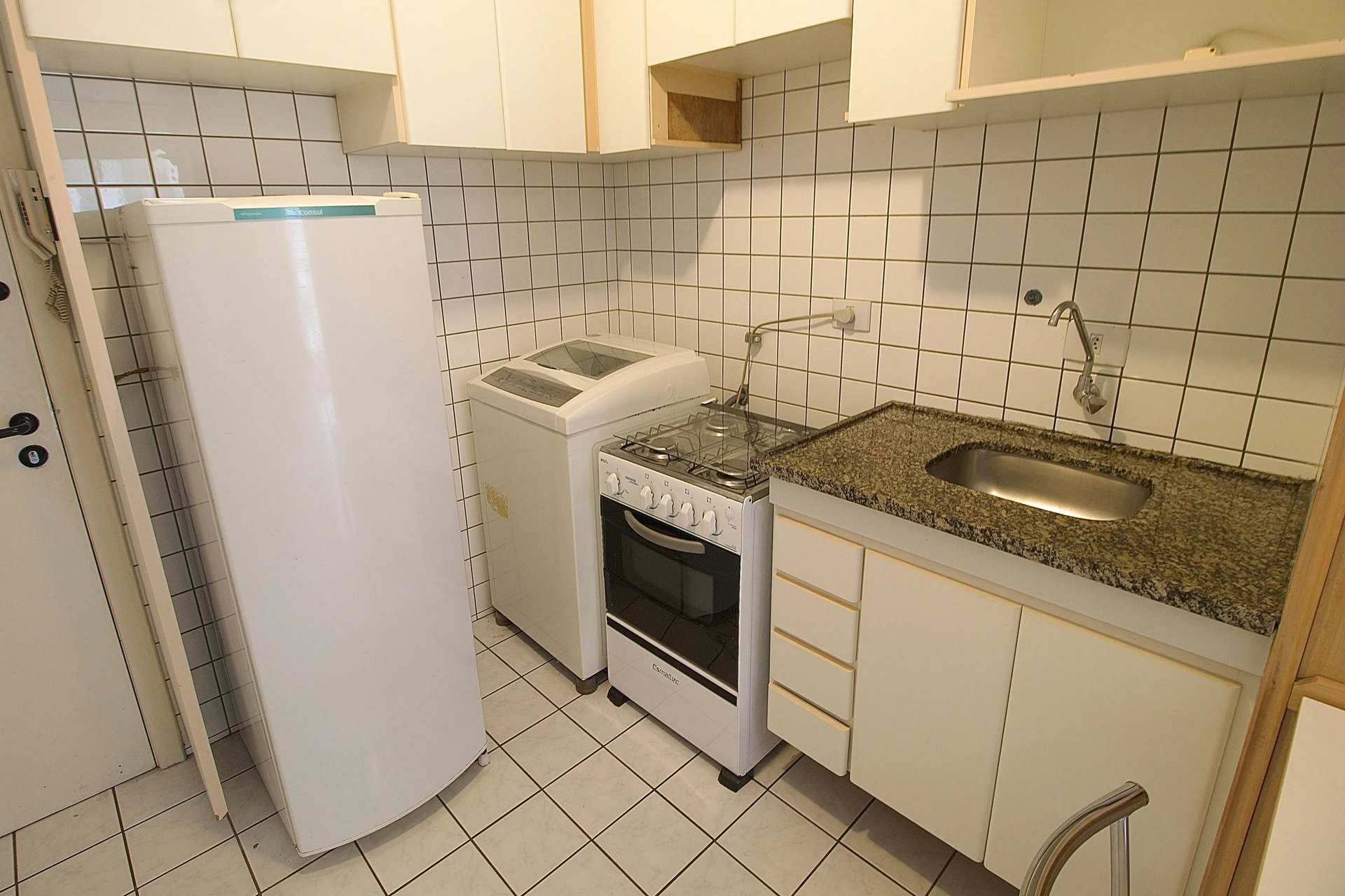 Furnished 1-bedroom apartment with a balcony — photo 16