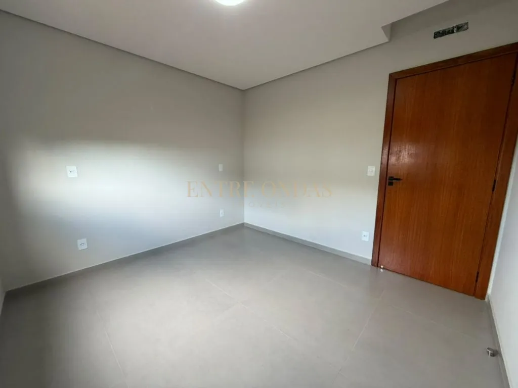 3-bedroom house, 1 with its own bathroom, 202 m² — photo 30