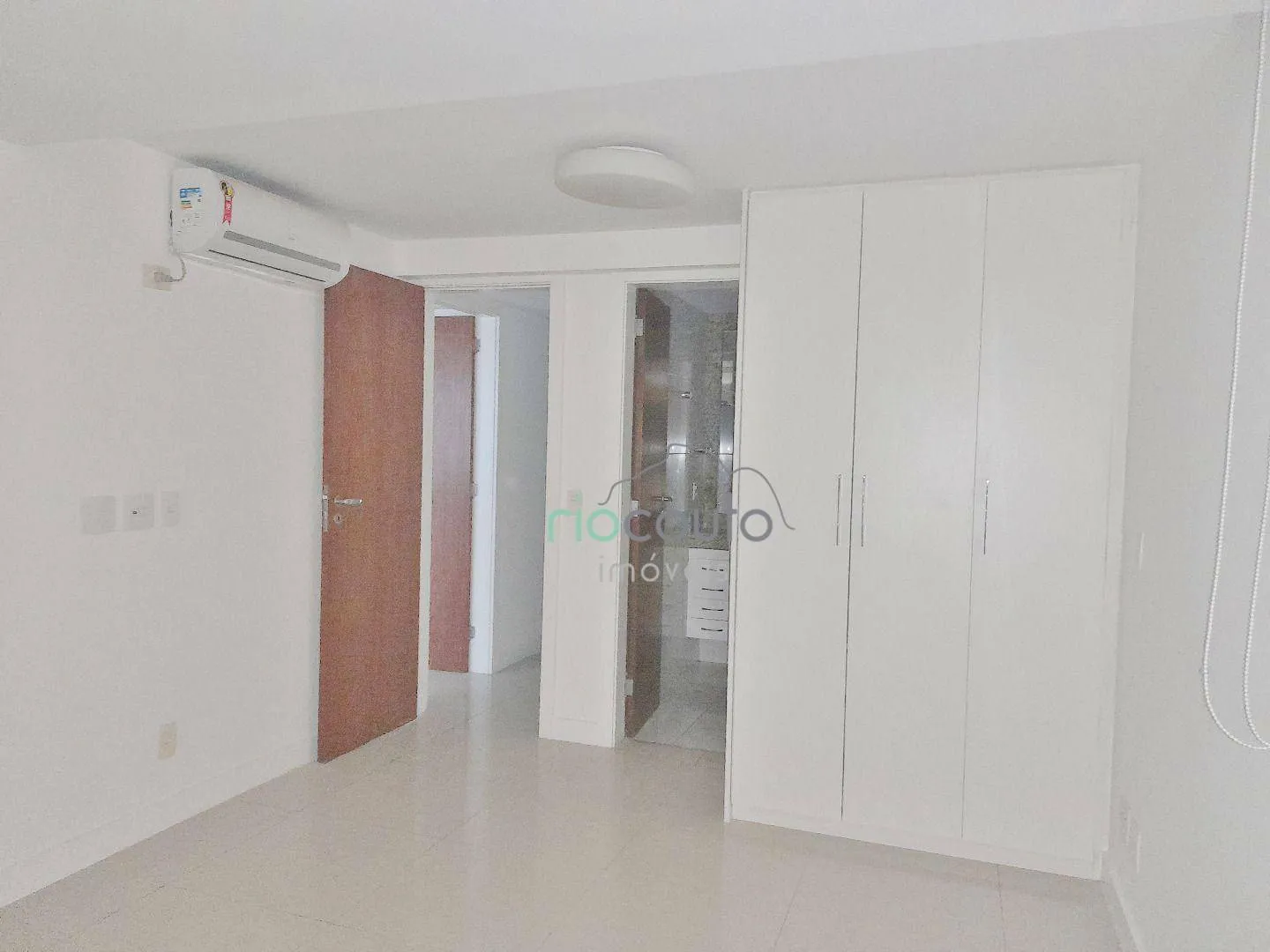 Apartamento de 4 dormitórios com 5 banheiros e área 198 m² — photo 24