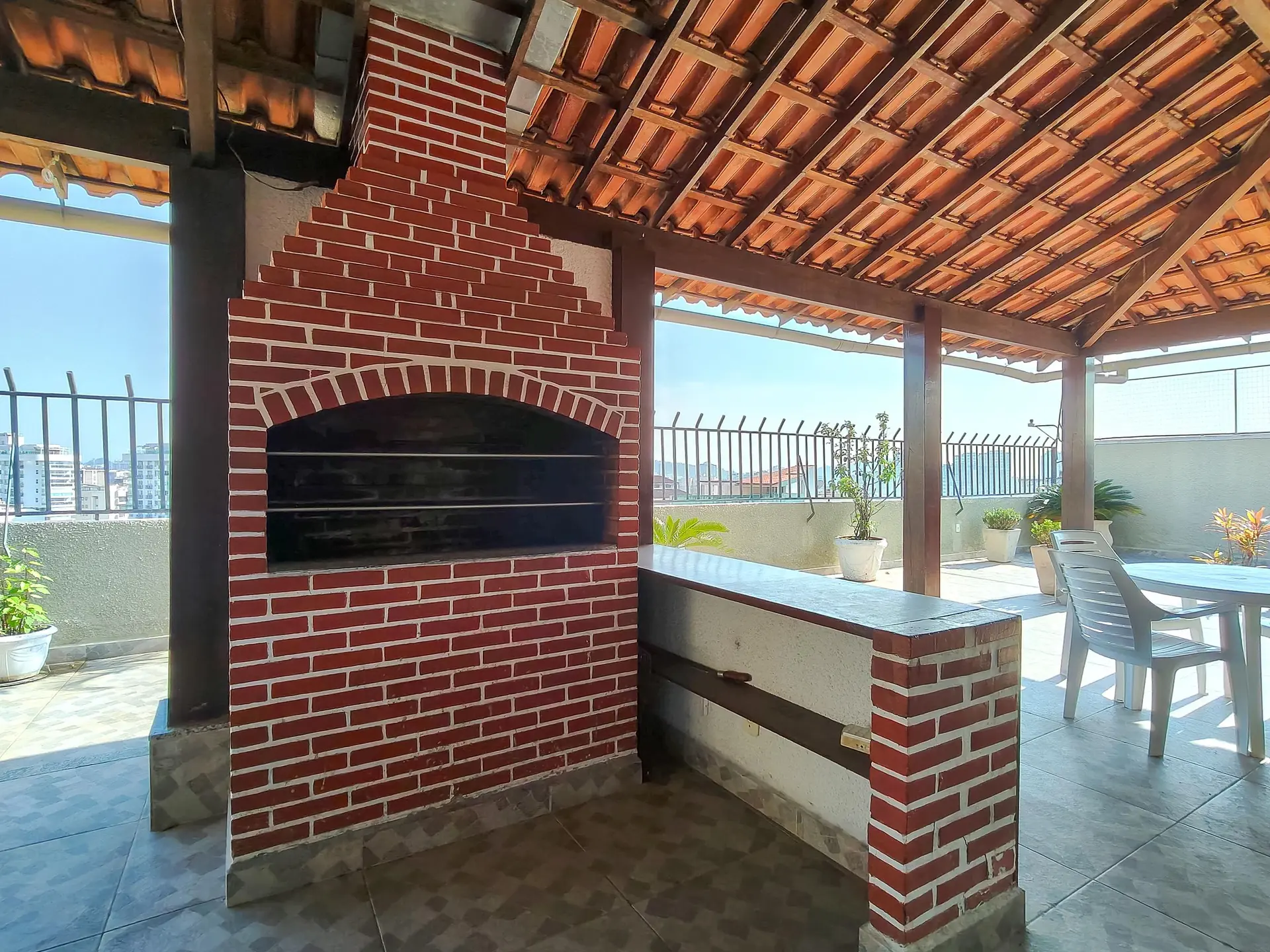 Furnished 4-bedroom apartment with 3 bathrooms — photo 16