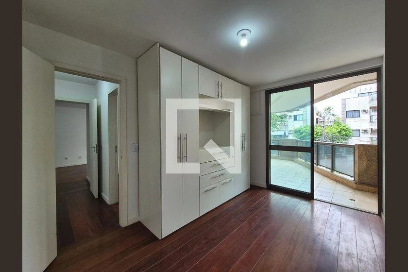 3-bedroom apartment in a building with a pool — photo 4