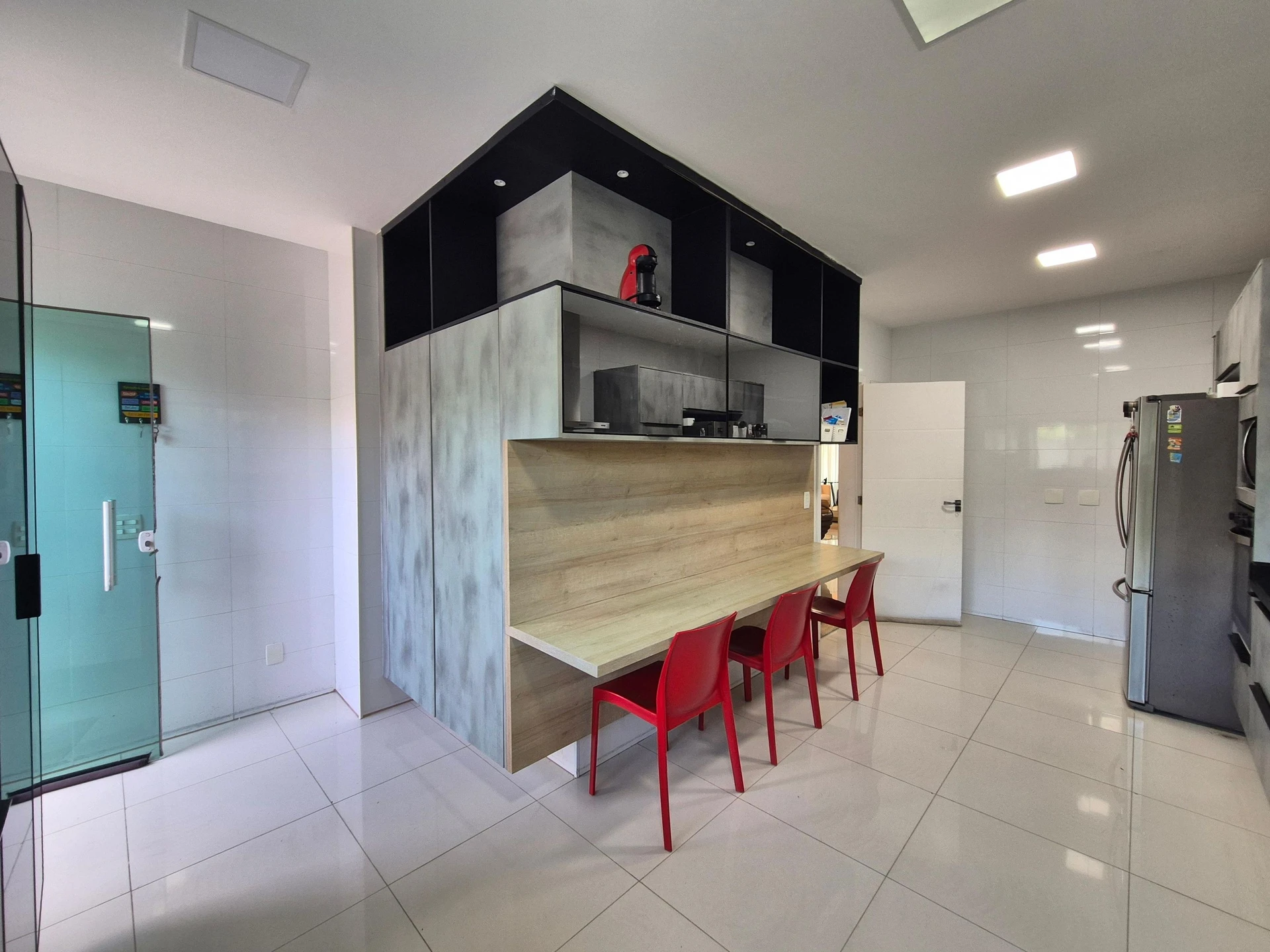 5-bedroom house with floor-to-ceiling windows — photo 31