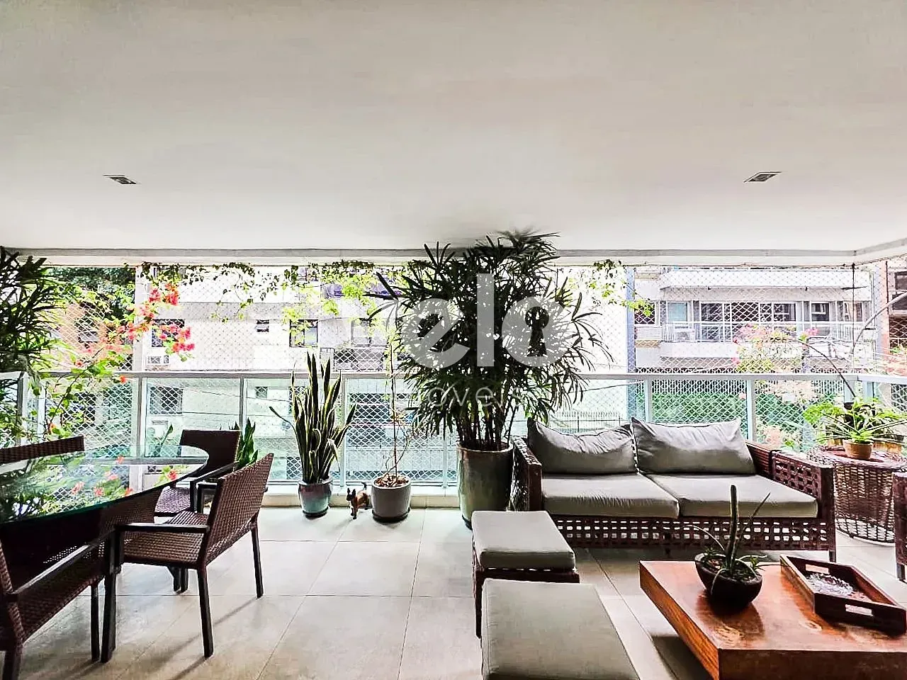 Furnished apartment with 4 bedrooms and 5 bathrooms — photo 6