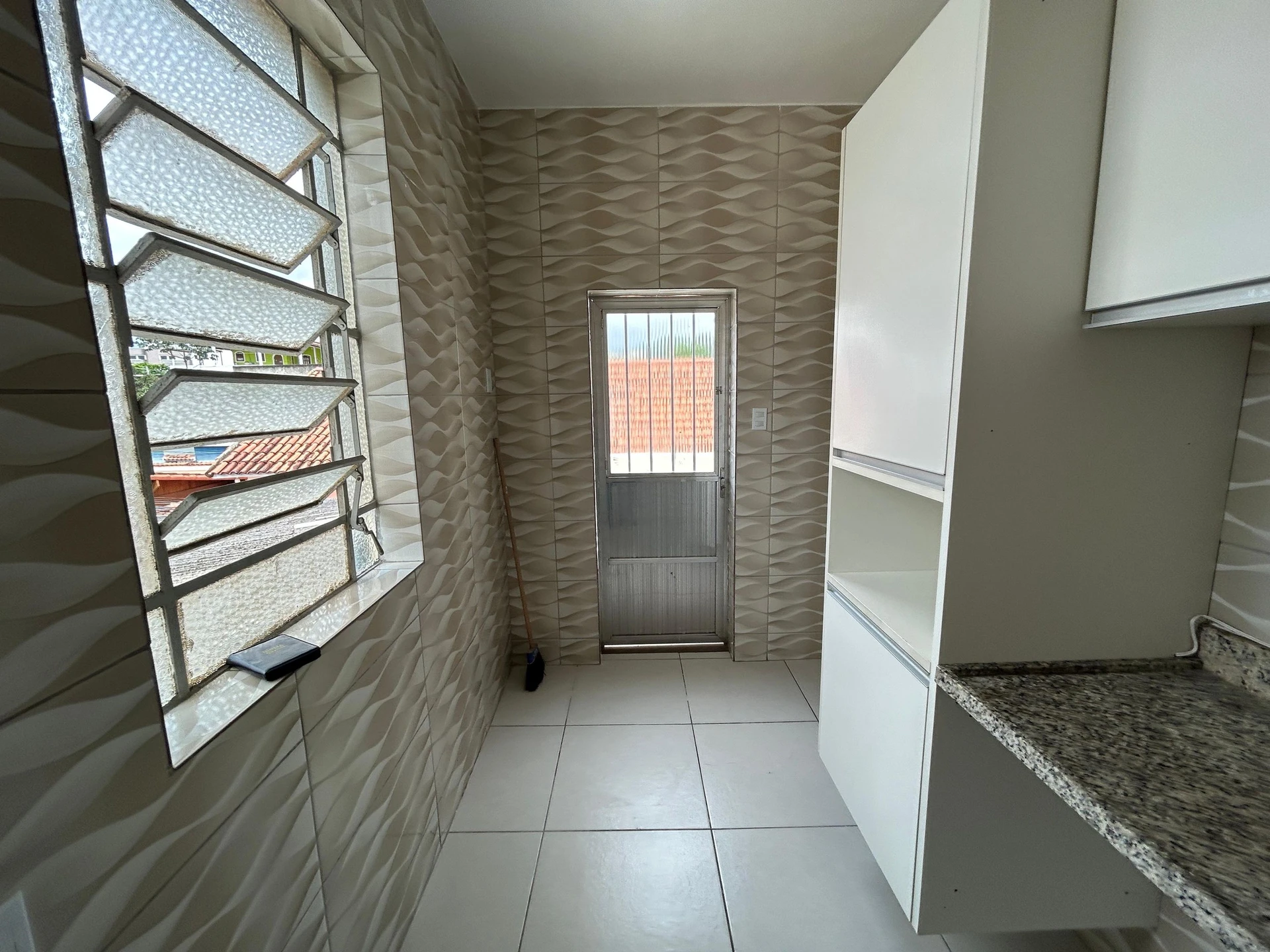 Casa de 2 quartos com piso de madeira ou laminado — photo 10