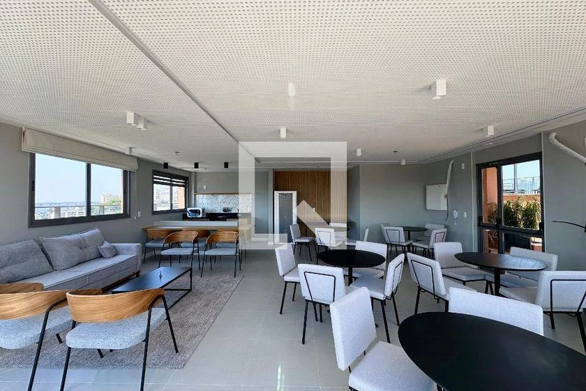 Balcony with a grill in a one-bedroom apartment, 33 m² — photo 9