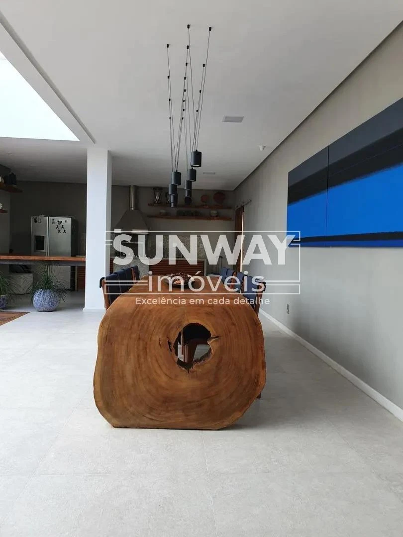 Furnished house, 610 m², with floor-to-ceiling windows