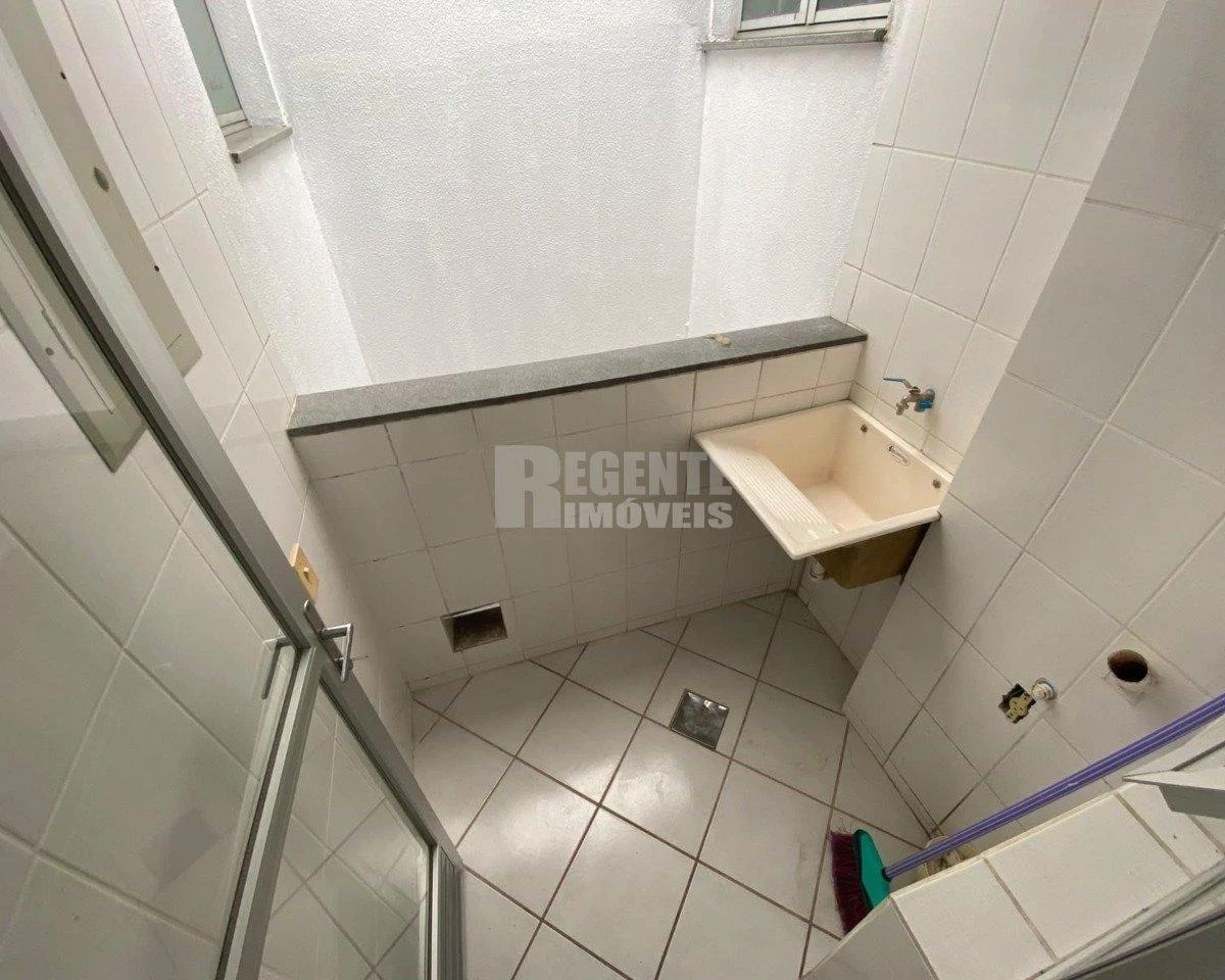 2-bedroom apartment in a building with a gym — photo 4
