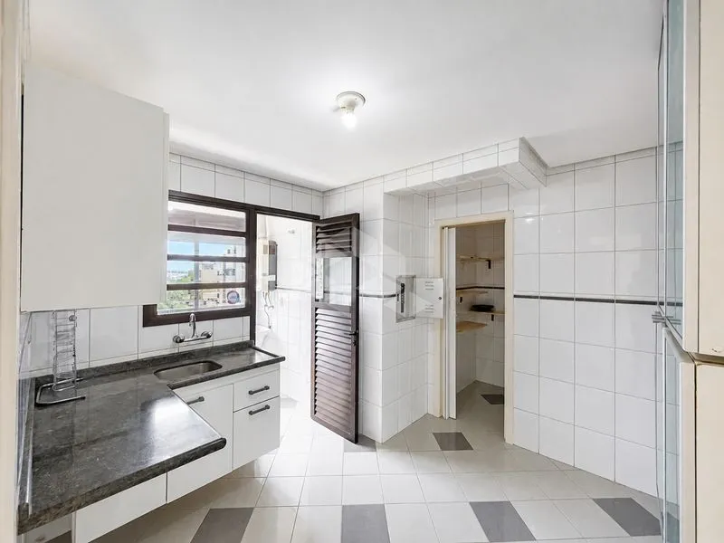 2-bedroom apartment with a water view in Florianópolis