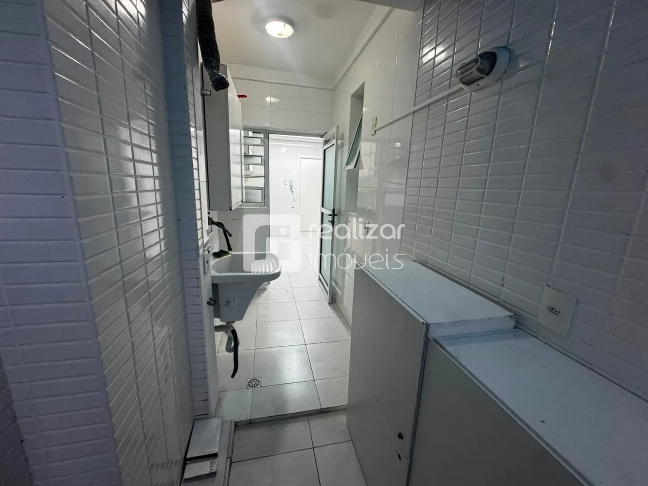 3-bedroom apartment with a built-in balcony grill — photo 24