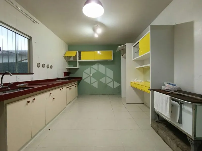 4-bedroom house with a bathtub in Florianópolis — photo 26