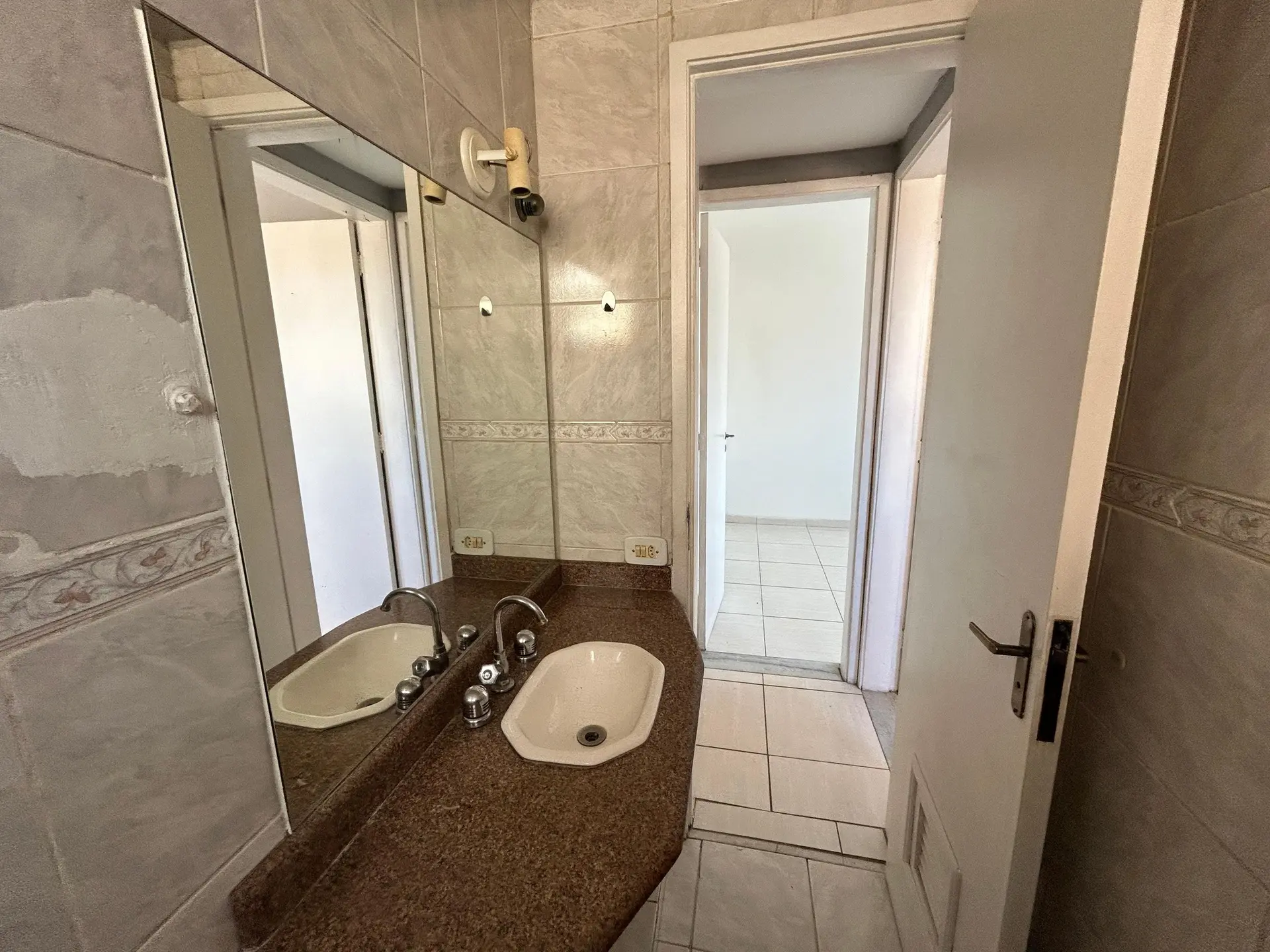 Оренда квартири з 2 спальнями та балконом — photo 24