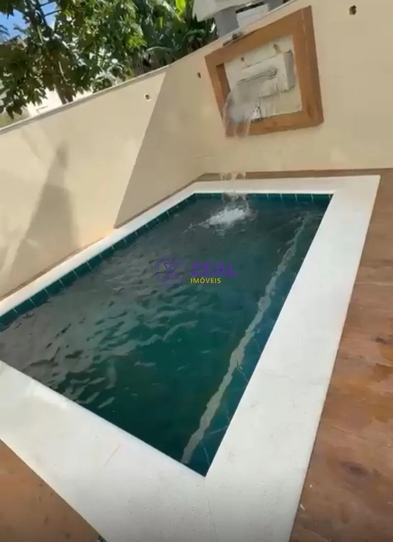 Balcony with a grill in a 4-bedroom house, 278 m² — photo 17