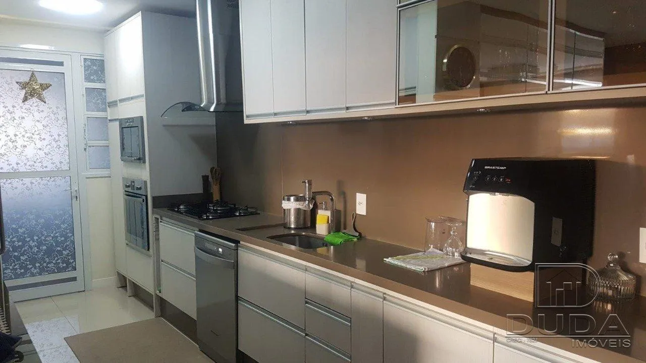 Apartment on the 11th floor with a glass-enclosed balcony — photo 7