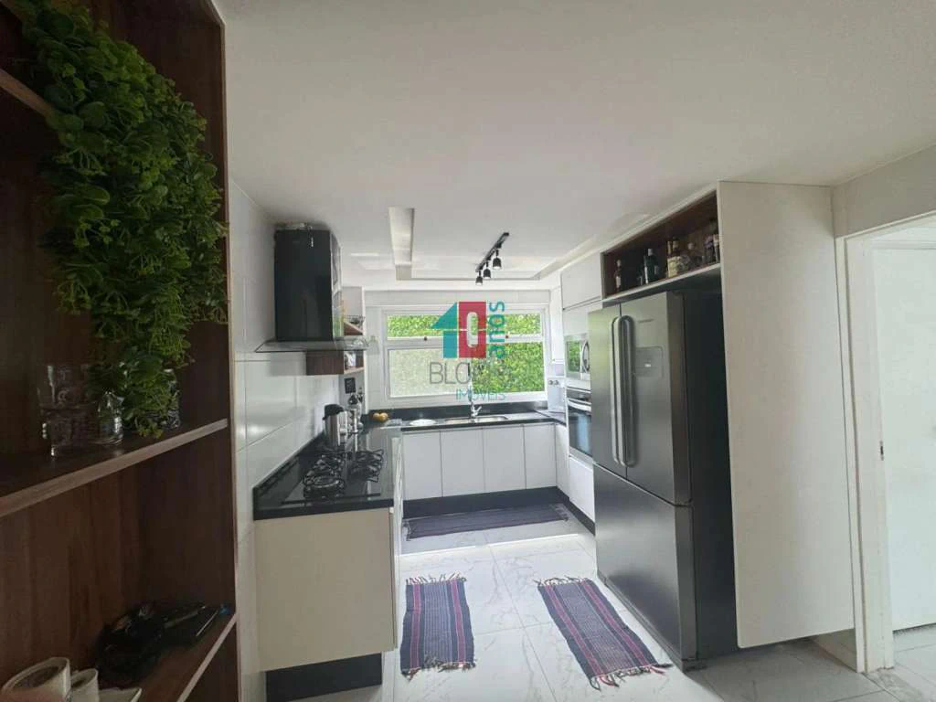 Furnished house with 5 bedrooms and 9 total bathrooms — photo 23
