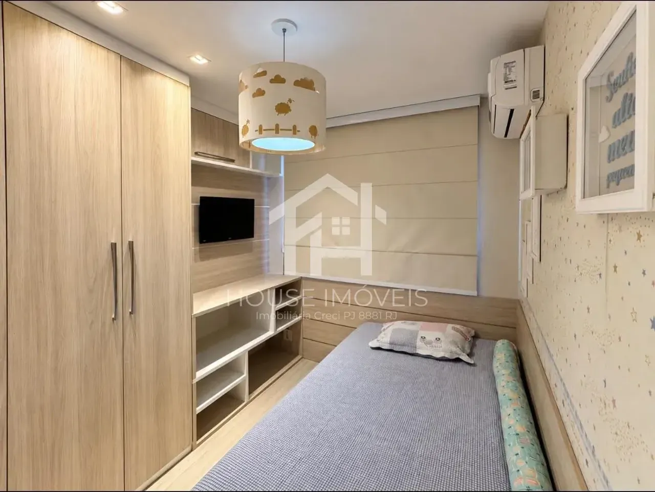 Панорамные окна и 3 спальни: квартира 150 м² — photo 24