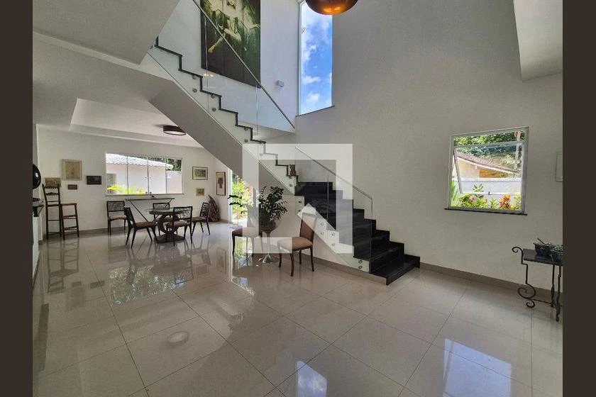 Furnished house with 3 en-suite bedrooms and shared BBQ — photo 9