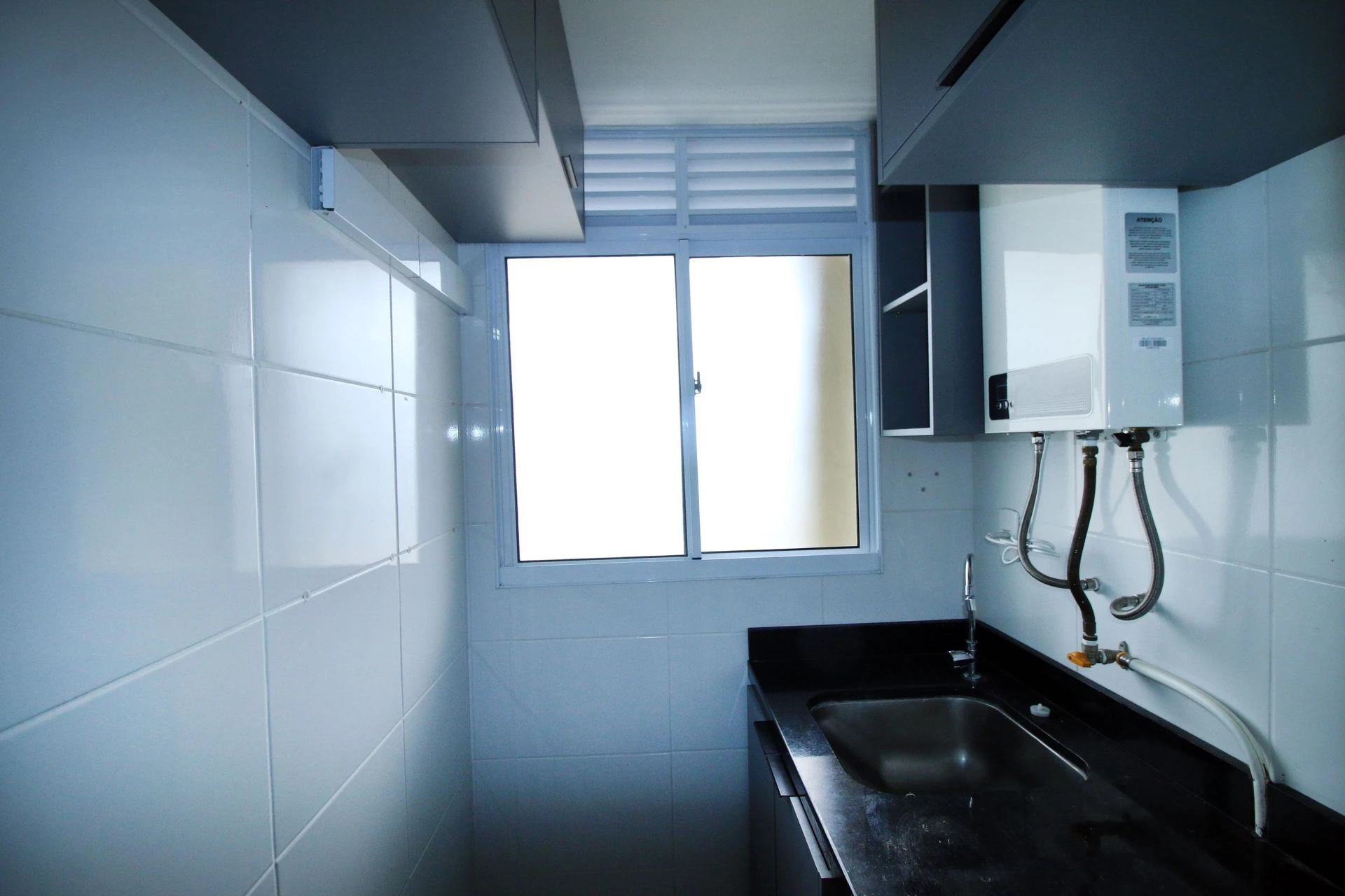 2-bedroom apartment with a mountain view — photo 38