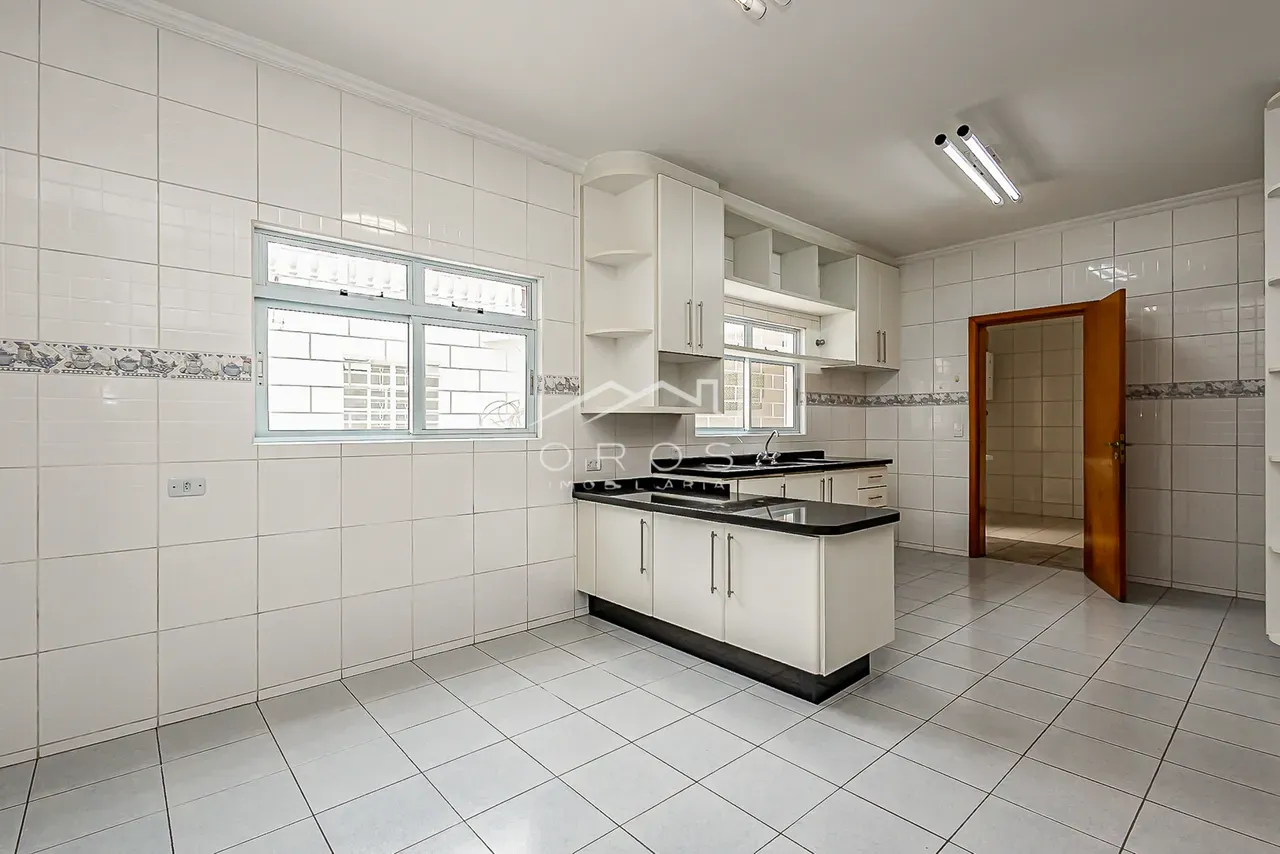 House, 200 m², with a washing machine — photo 12