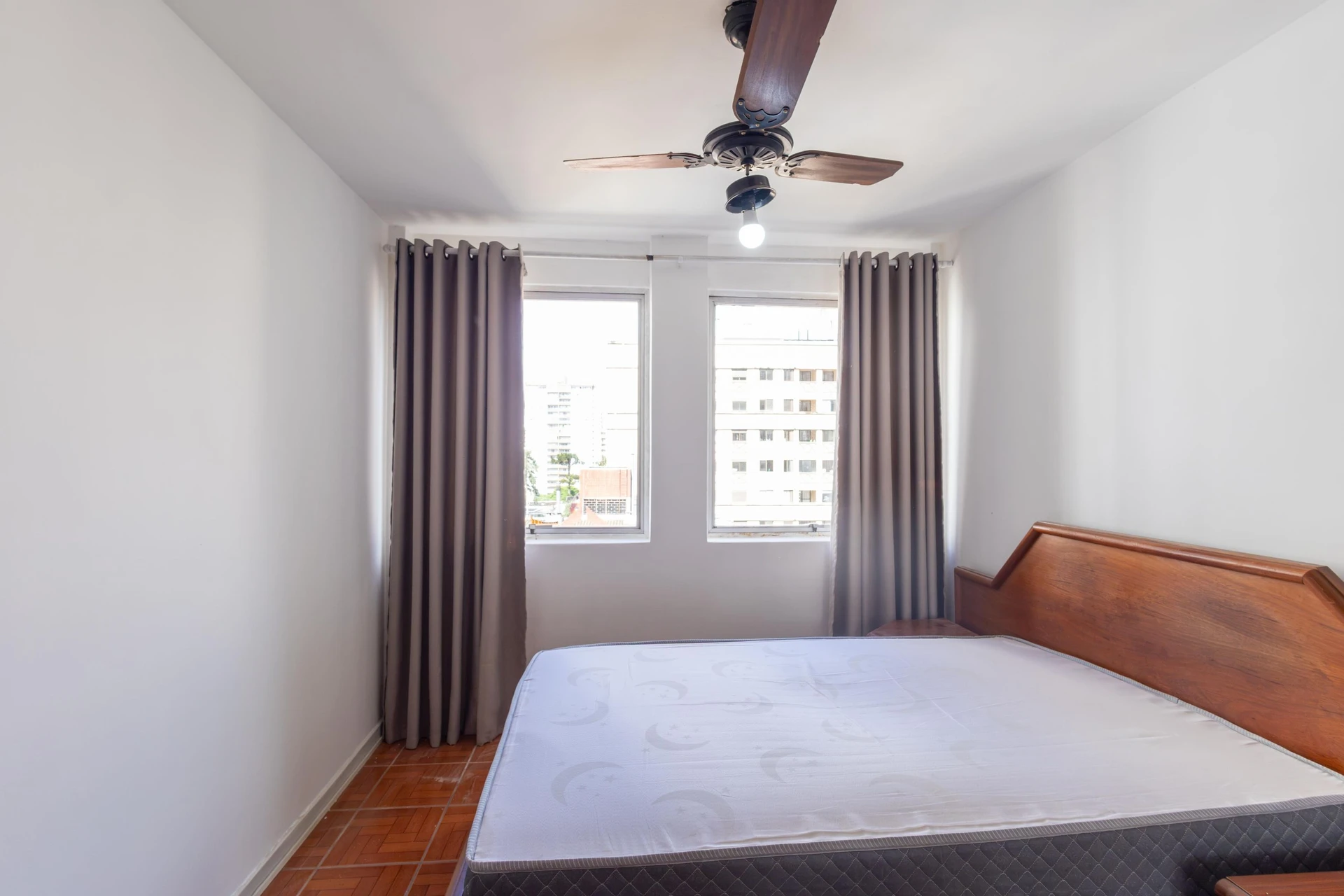 2-bedroom apartment with a washing machine in Curitiba — photo 26