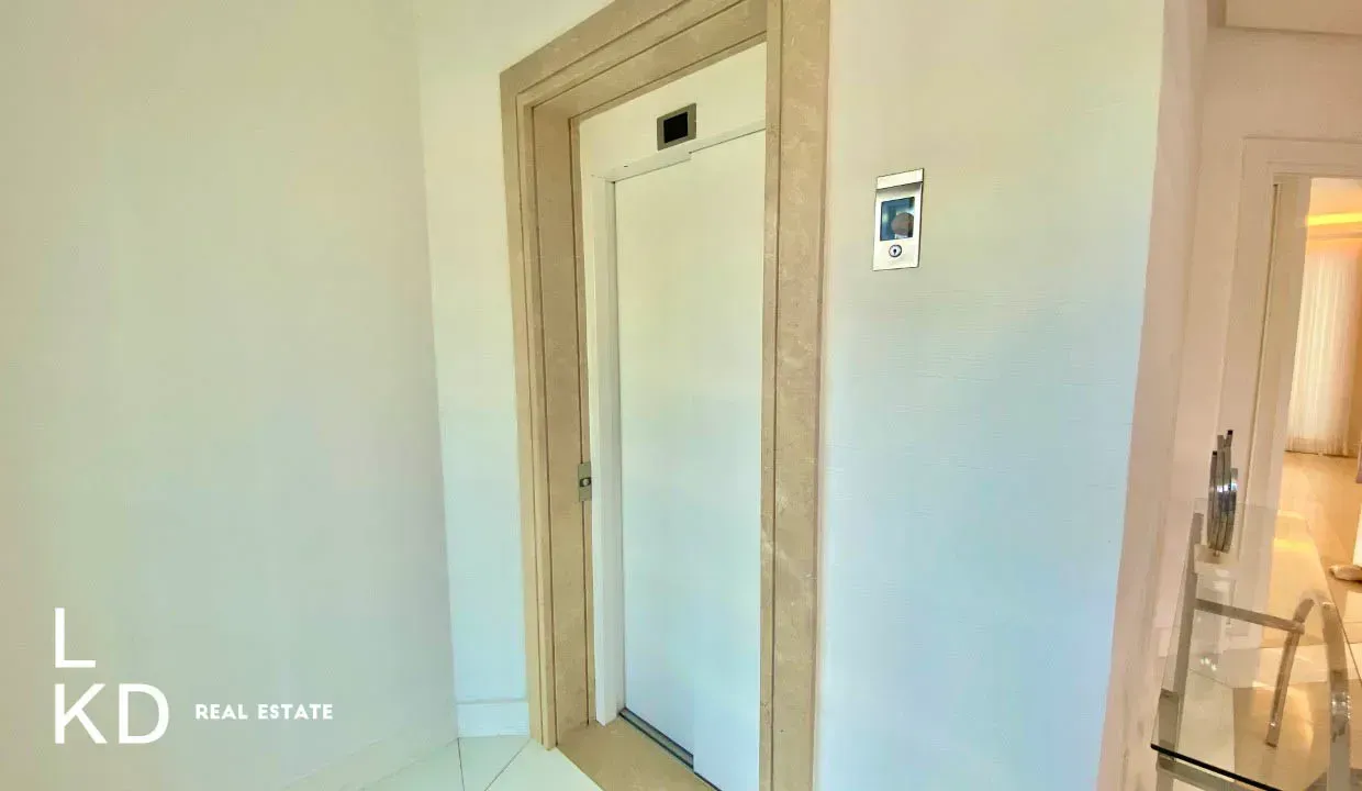 Unfurnished house with 5 bedrooms and 5 bathrooms — photo 19