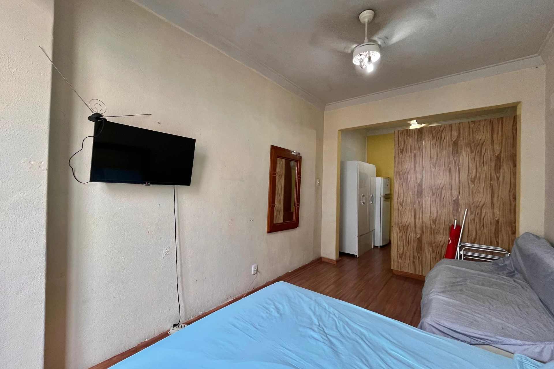 Дерев'яна підлога або ламінат та 1 спальня: квартира 31 м² — photo 4