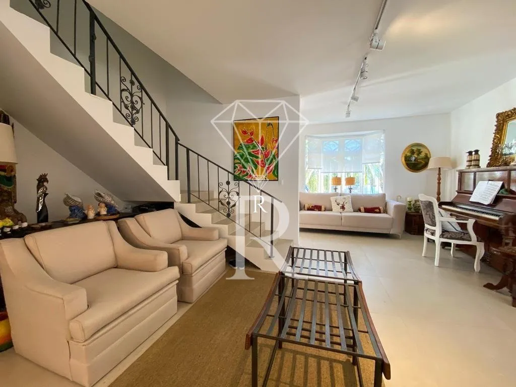 Furnished 350 m² house with 2 bedrooms and an outdoor pool