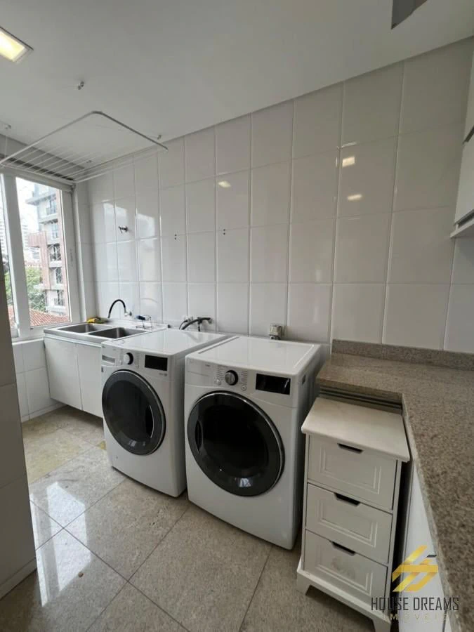 344 m² apartment with floor-to-ceiling windows and a bathtub — photo 18