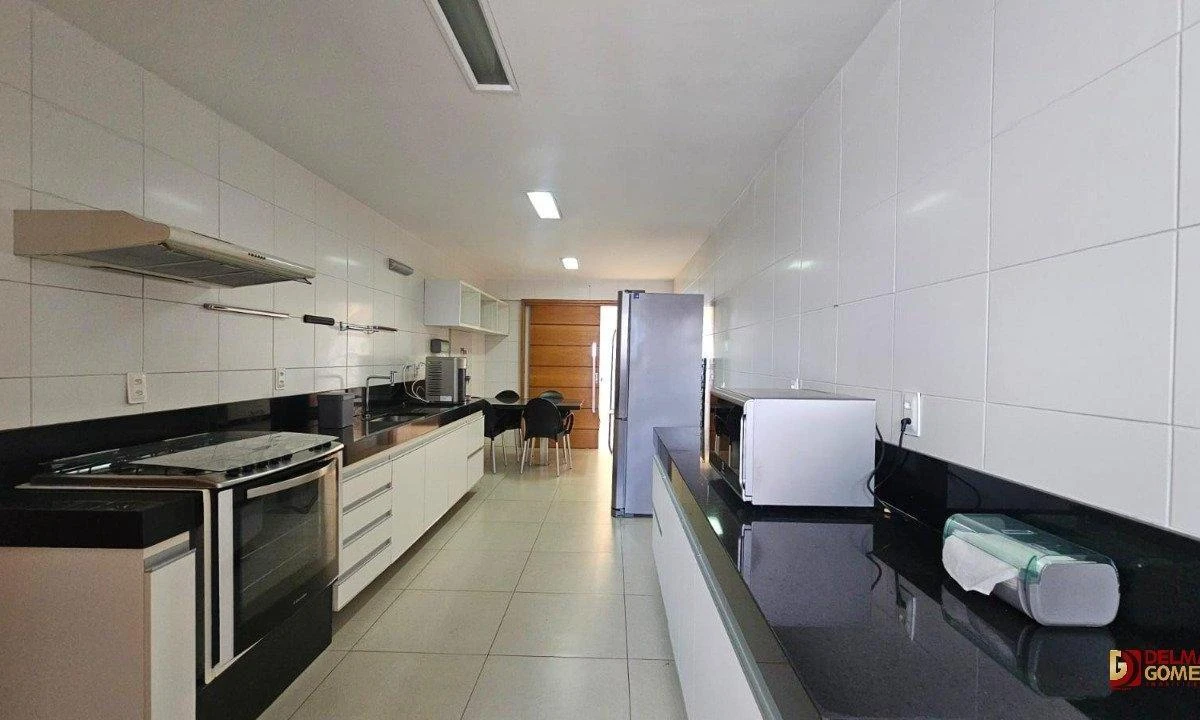 Apartamento de 212 m² com banheira e varanda envidraçada — photo 5
